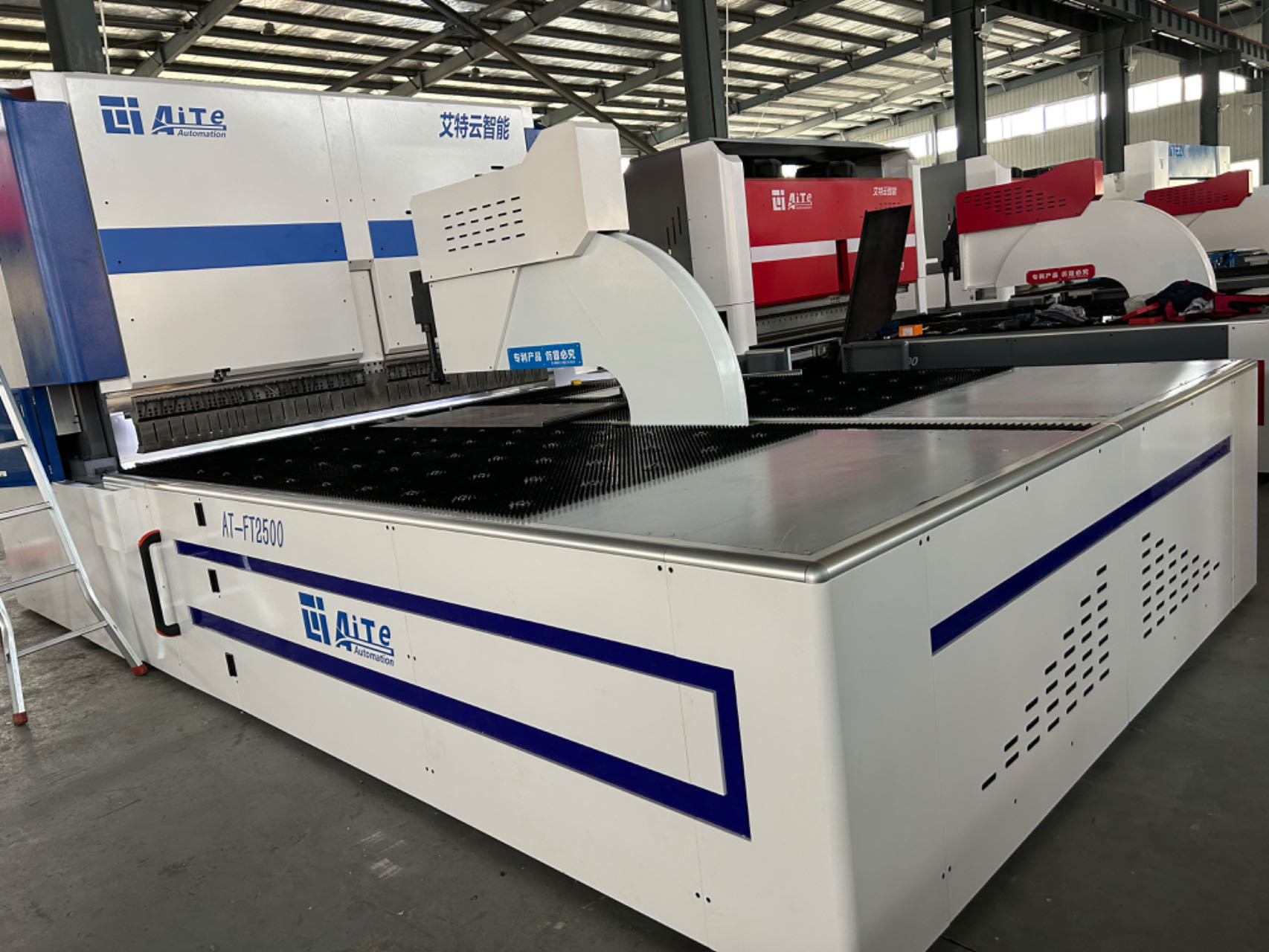 Panel Bender For Metal Sheet 3mm Flexible Sheet Metal Folding Machine