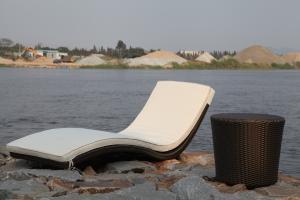 Wholesale Popular garden sun lounger rattan chaise lounge from china suppliers
