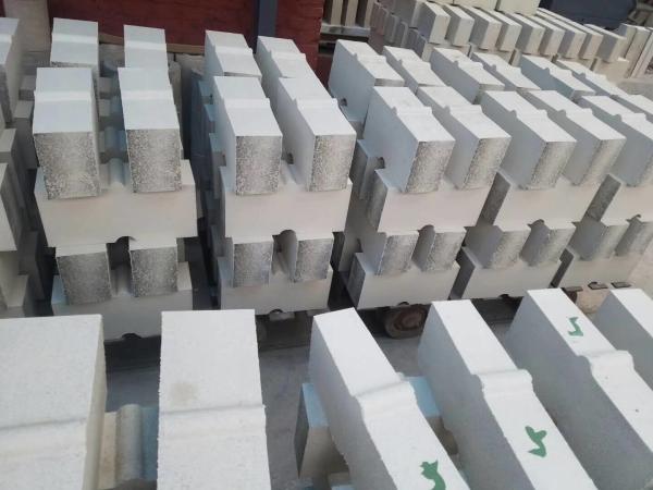 Corundum Mullite 1790C Fire Refractory Bricks For Steel Smelting Furnace Kiln
