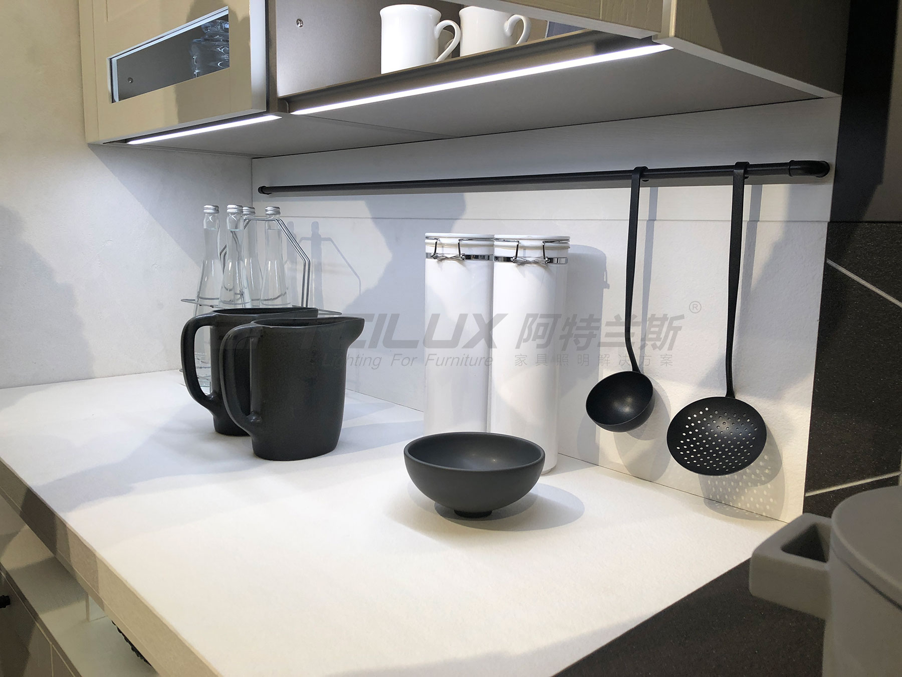 Modern Furniture LED Shelf Light Kit with Recessed Style Clip Mounting A2600