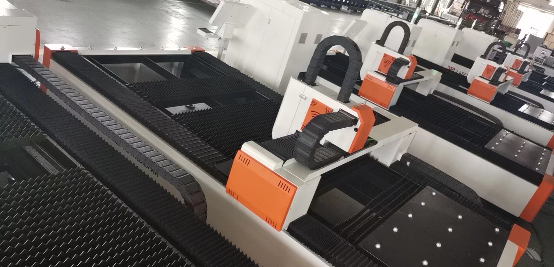 CNC Fiber Laser Cutting Machine 2000*6000 Mm 6000W laser metal sheet cutting machine laser cutting metal machine