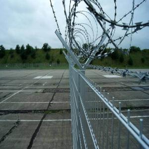 Wholesale Factory price galvanized and pvc coated anti climb security airport fence prices from china suppliers
