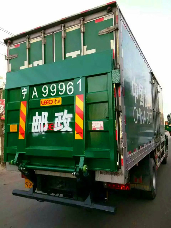 2 Ton Hydraulic Tail Lift Platform 2400mm For Loading Unloading