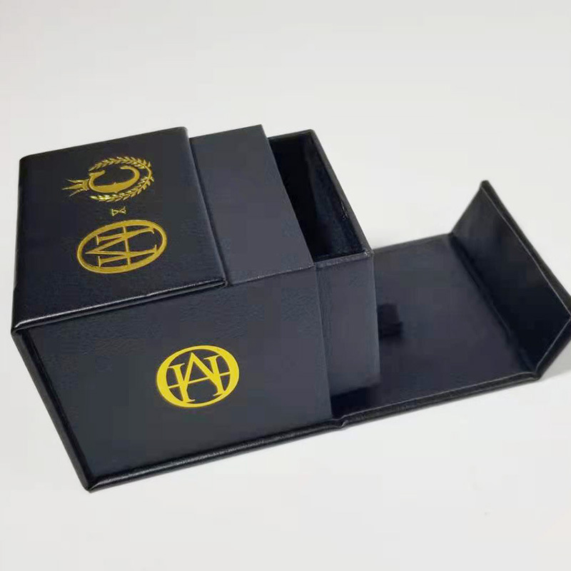 Dustproof Foldable Magnetic Gift Box , Antiwear Cardboard Box With Magnetic Closure