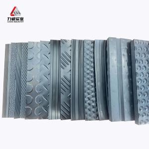 China Molded Smooth Rubber Sheet Processed Oil Abrasion Resistant 20mm 25mm Thick on sale