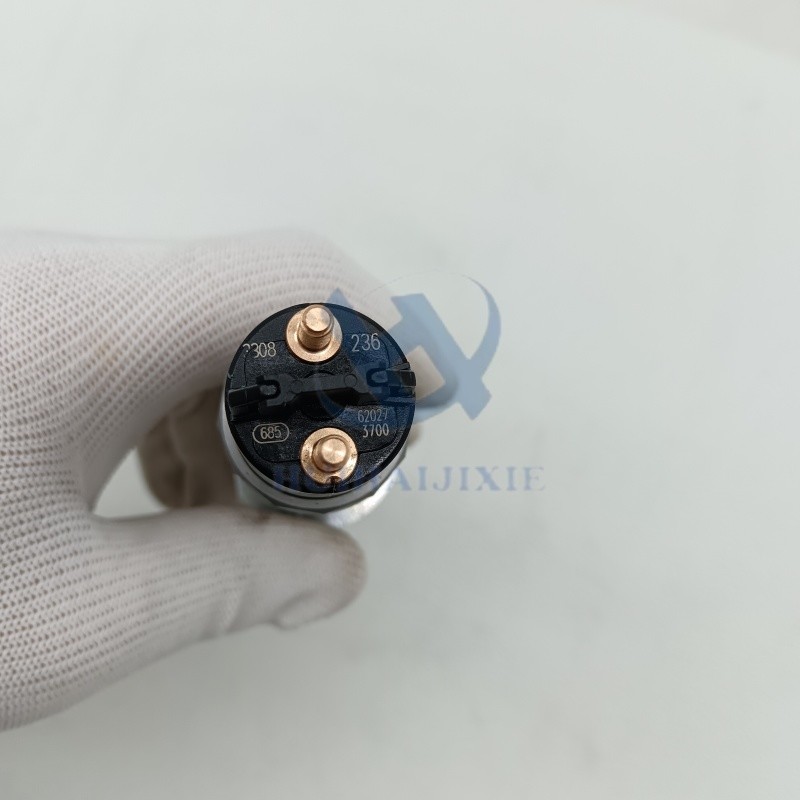 Fuel Injector 6745-11-3102 6745113102 For Komatsu Engine SAA6D114E-3 Excavator PC300-8 PC350-8