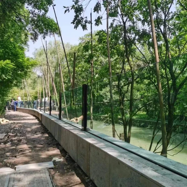 Flood Control Wall Without Visual Interference