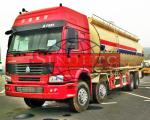 8x4 Dry Bulk Cement Truck HW76 / HW79 Cabin Model Low / High Roof Cabin