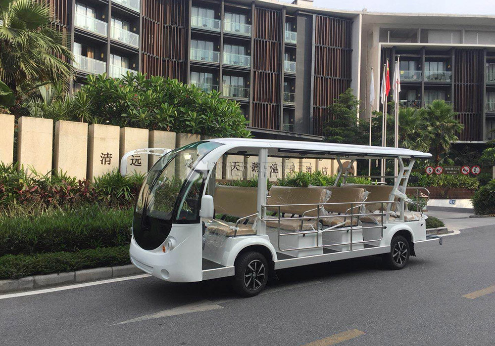 8 Seats Electric Sightseeing Car , Electric Tour Bus 30km / H Max Speed