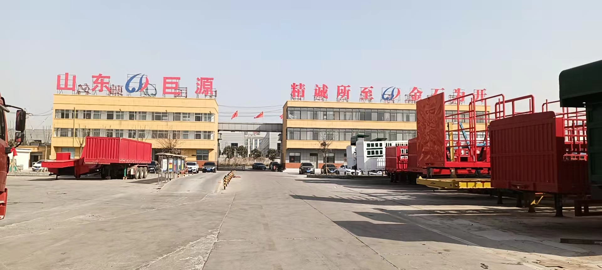 High Payload Capacity Cargo Carrier Semi Trailer with Detachable Sidewall in Kazakhstan