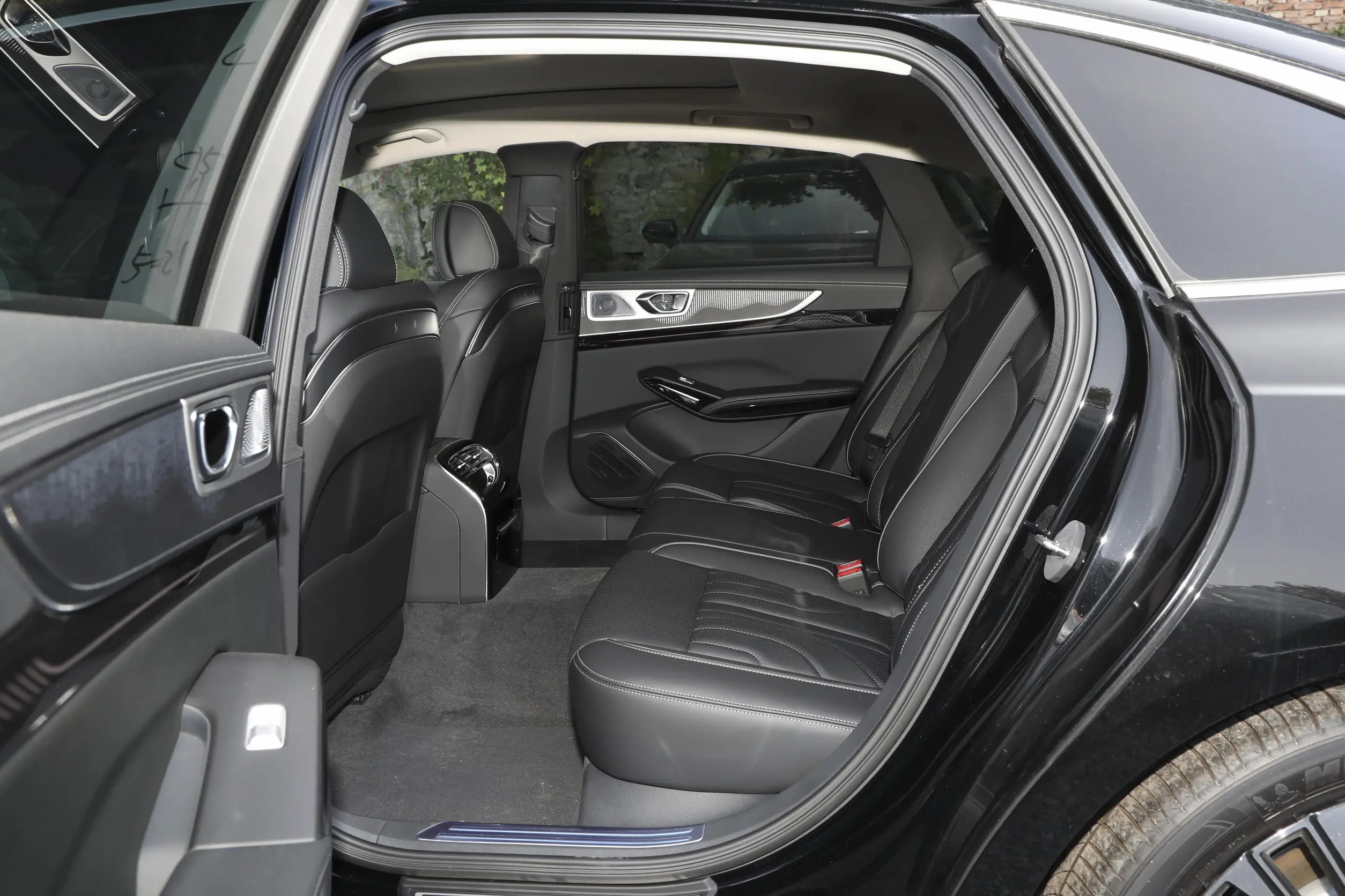 2024 Hot ELectric Cars Hongqi H9 MPV 4-door 5-seat Sedan Hybrid Cars 2.0T Energy Vehicles With Long Battery Life