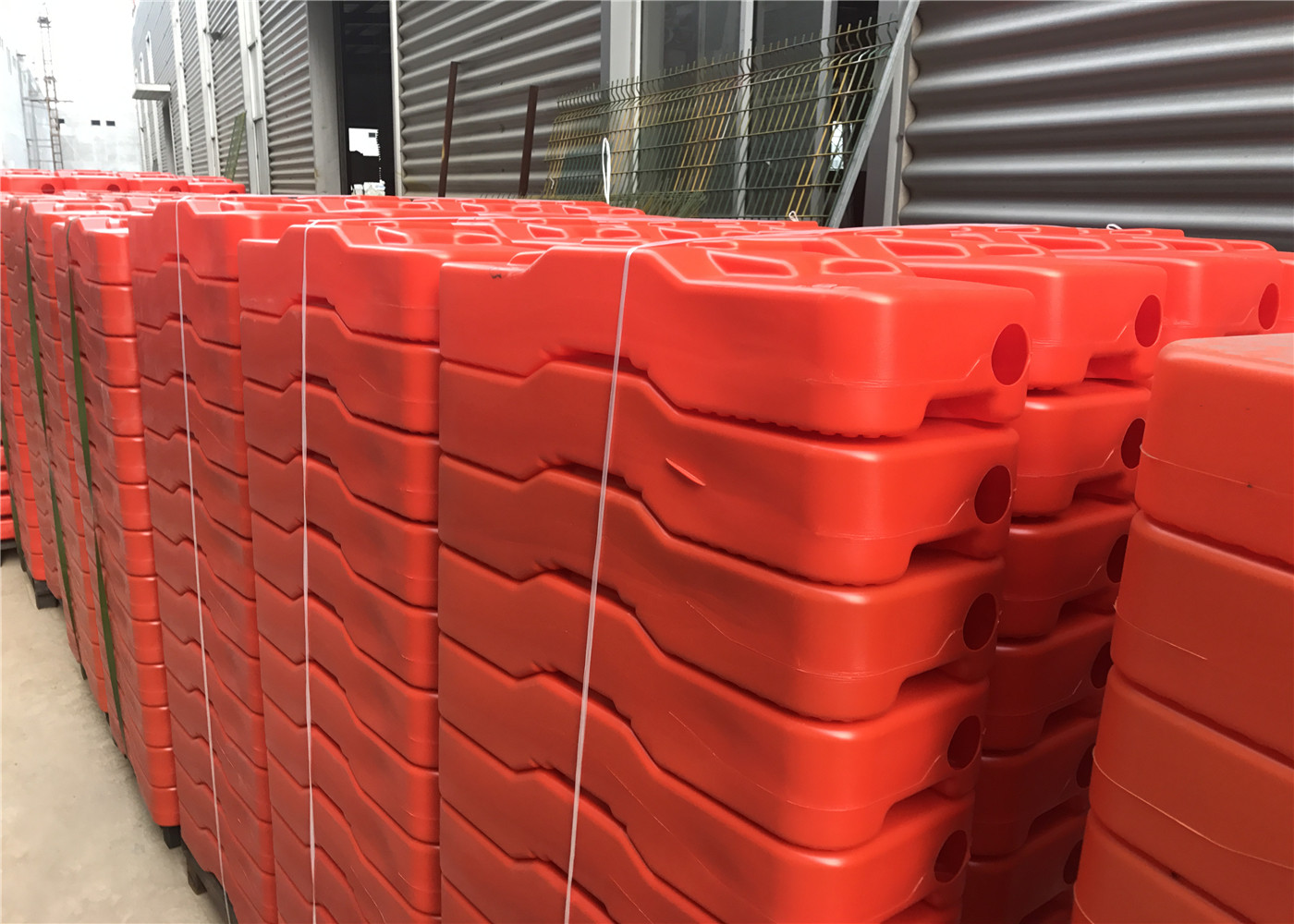 HDPE temporary fencing base 43mm available any color orange blue and violet all molding design UV 10 level