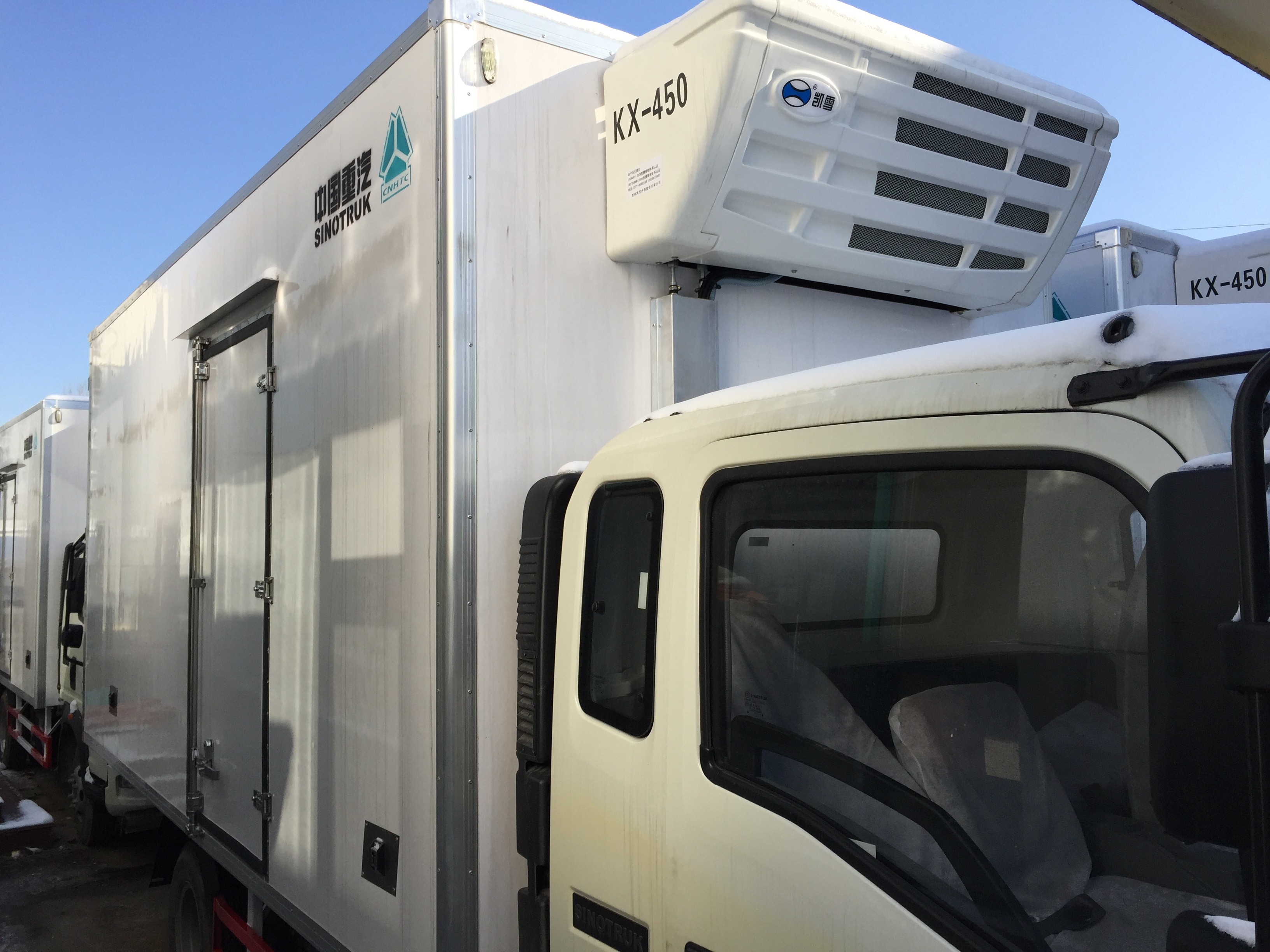 Refrigerated Box Truck With Frp Insulation Panels , Refrigerated Truck Loads