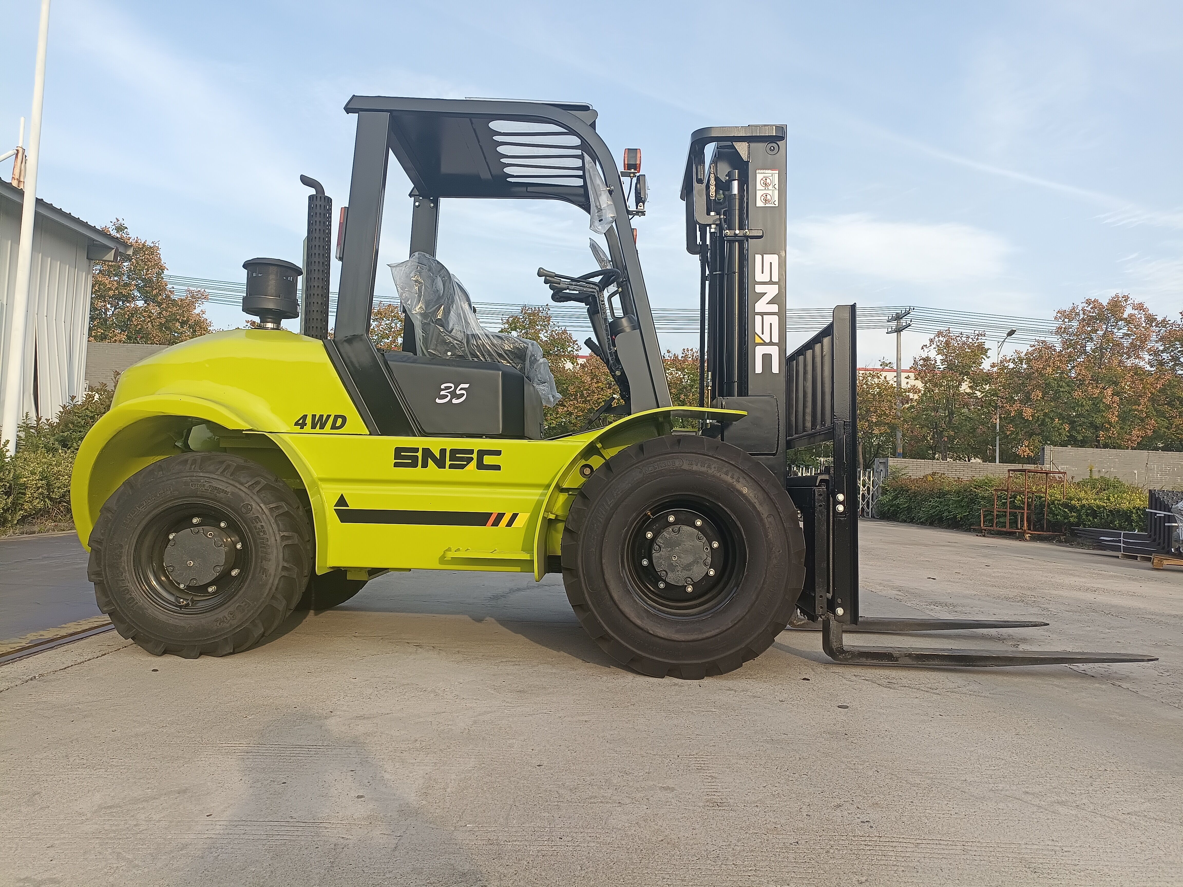 3.5 Ton 3000kg Triple Mast Diesel Forklift Off Road 4X4 Wheel Loader for Home on Farms