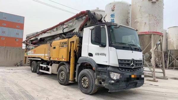 Mercedes Benz chassis concrete pump truck for sale 62m Schwing high quality pump