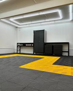 Wholesale Epoxy Garage Flooring Tiles 18mm Thickness Racedeck Garage Flooring from china suppliers