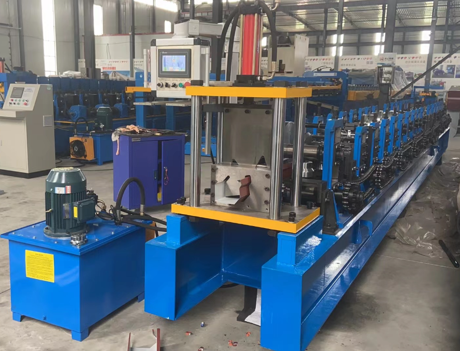Gutter rolling forming machine