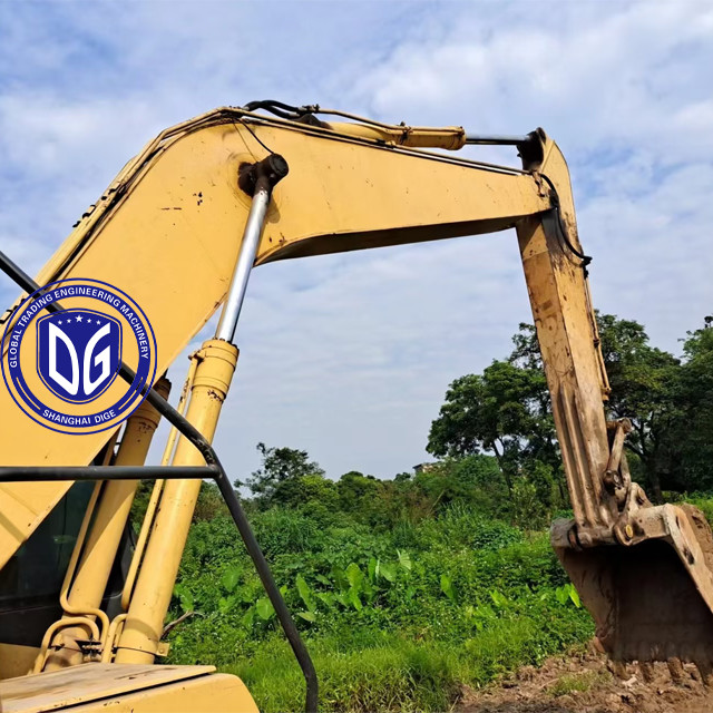 Original Komatsu PC200-7 20ton Crawler Excavator Origin From Japan Enhanced Visibility