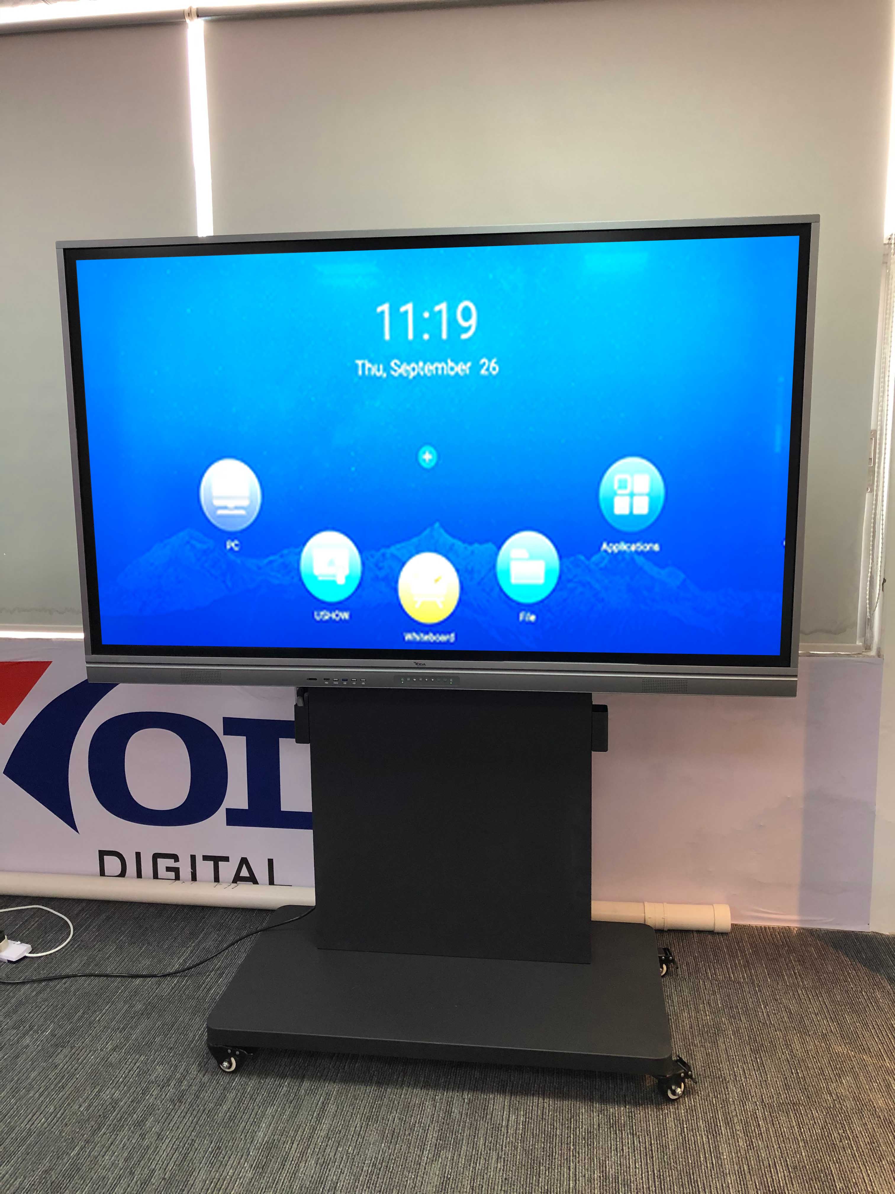 4K UHD Smart LCD Touch Screen Flat Panel Monitor 75-inch