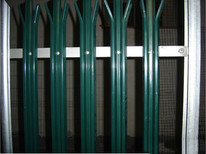 ISO9001 Steel Palisade Fencing , Splayed Top 8 Ft High Privacy Fence