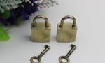 Handbag hardware wholesale light gold zinc alloy metal decorative lock and key