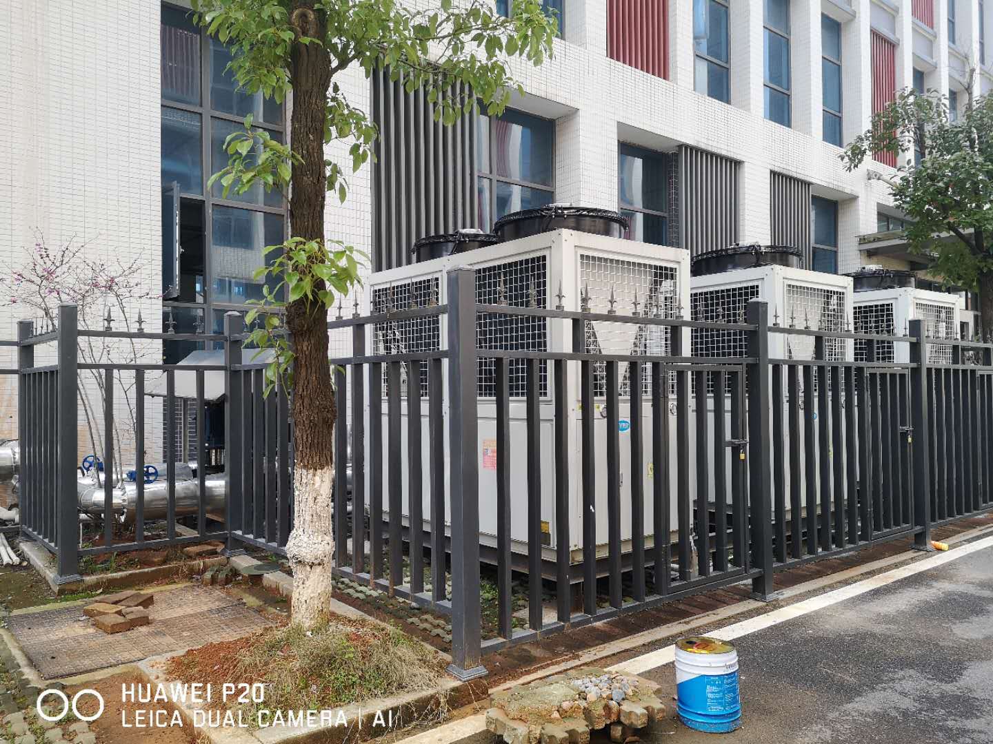 60 HP Industrial Air Cooled Water Chiller Modular R404a 65kw Floor Standing