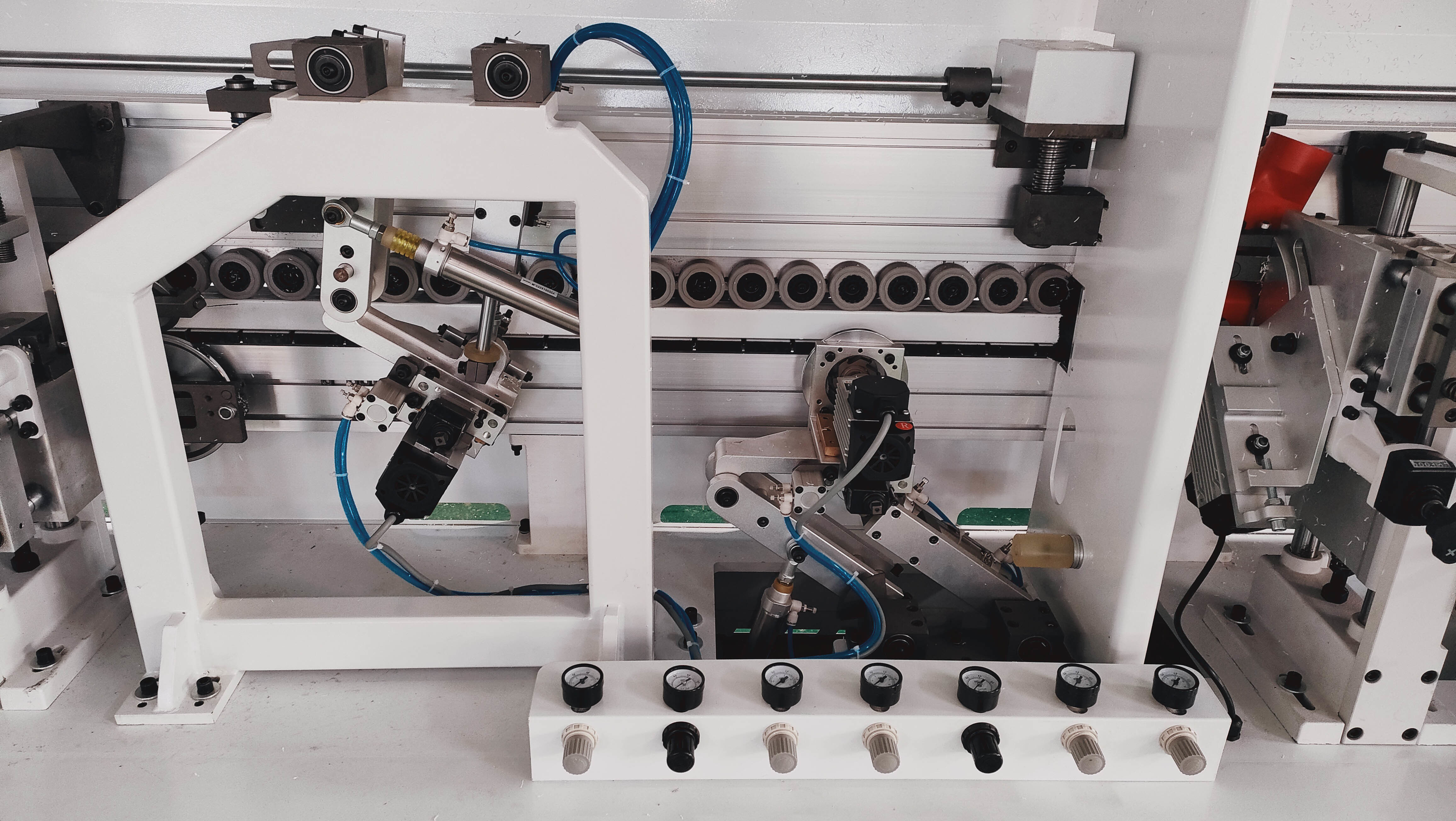 KDT structure Wood Edge Banding Machine with Pre-milling function KC4108