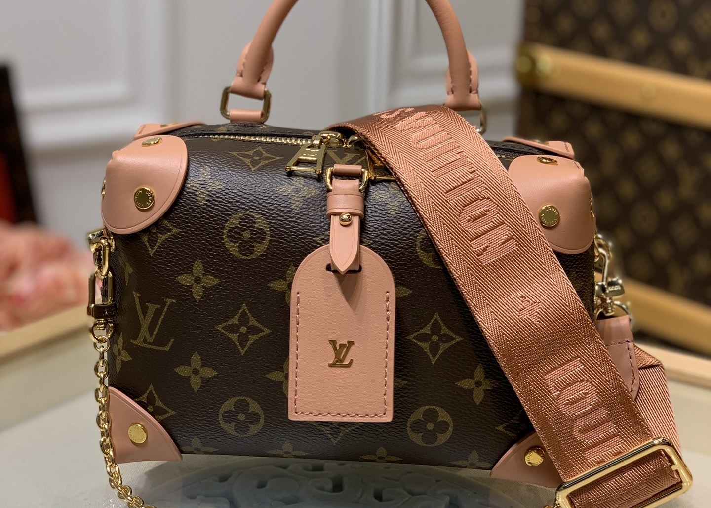 Off White 20cm Leather Chain Crossbody Bag With Top Handle
