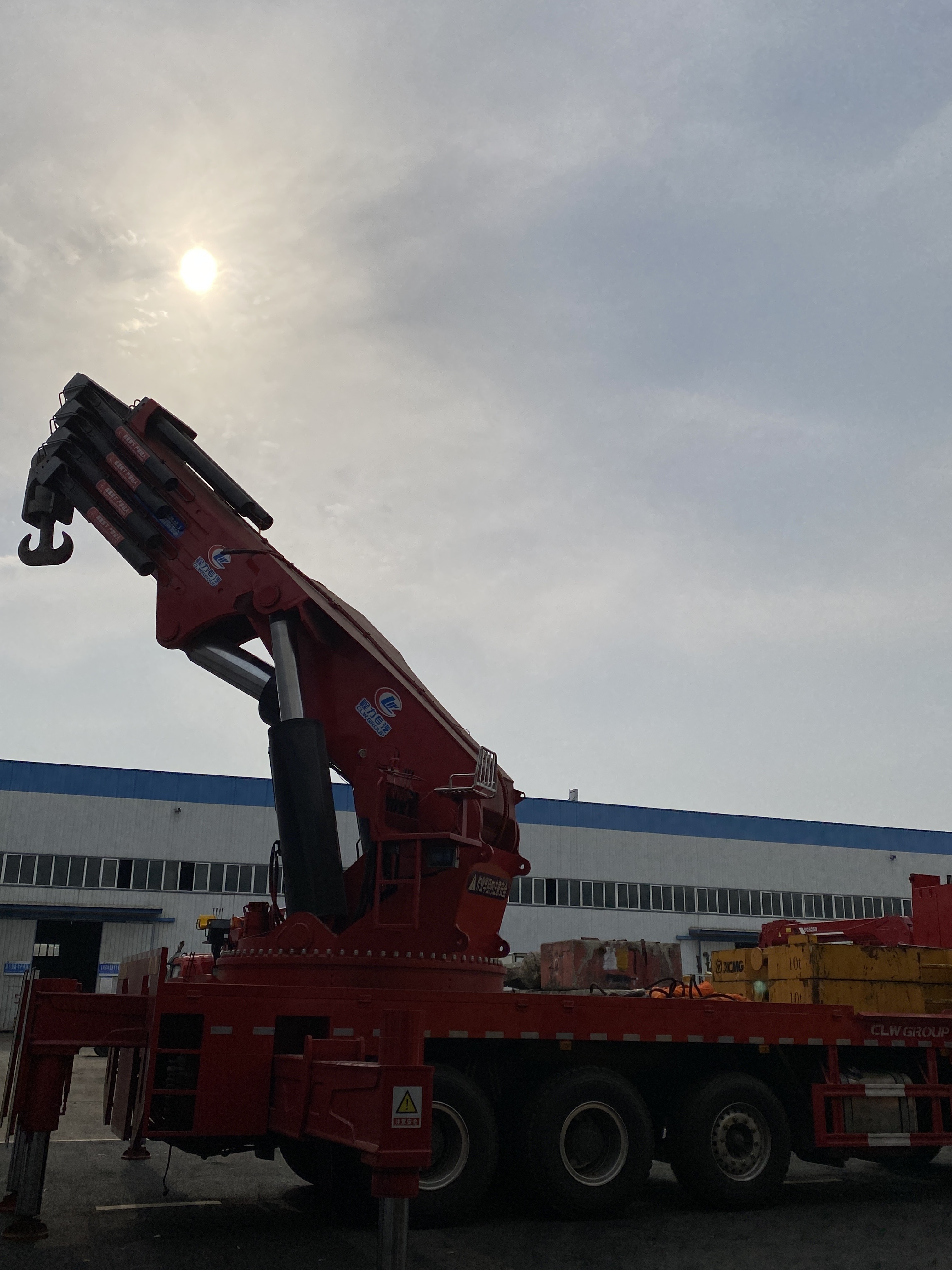 3.2 Tons Crane Truck 4X2 6X4 8X4 Hydraulic Telescopic Boom Crane Truck