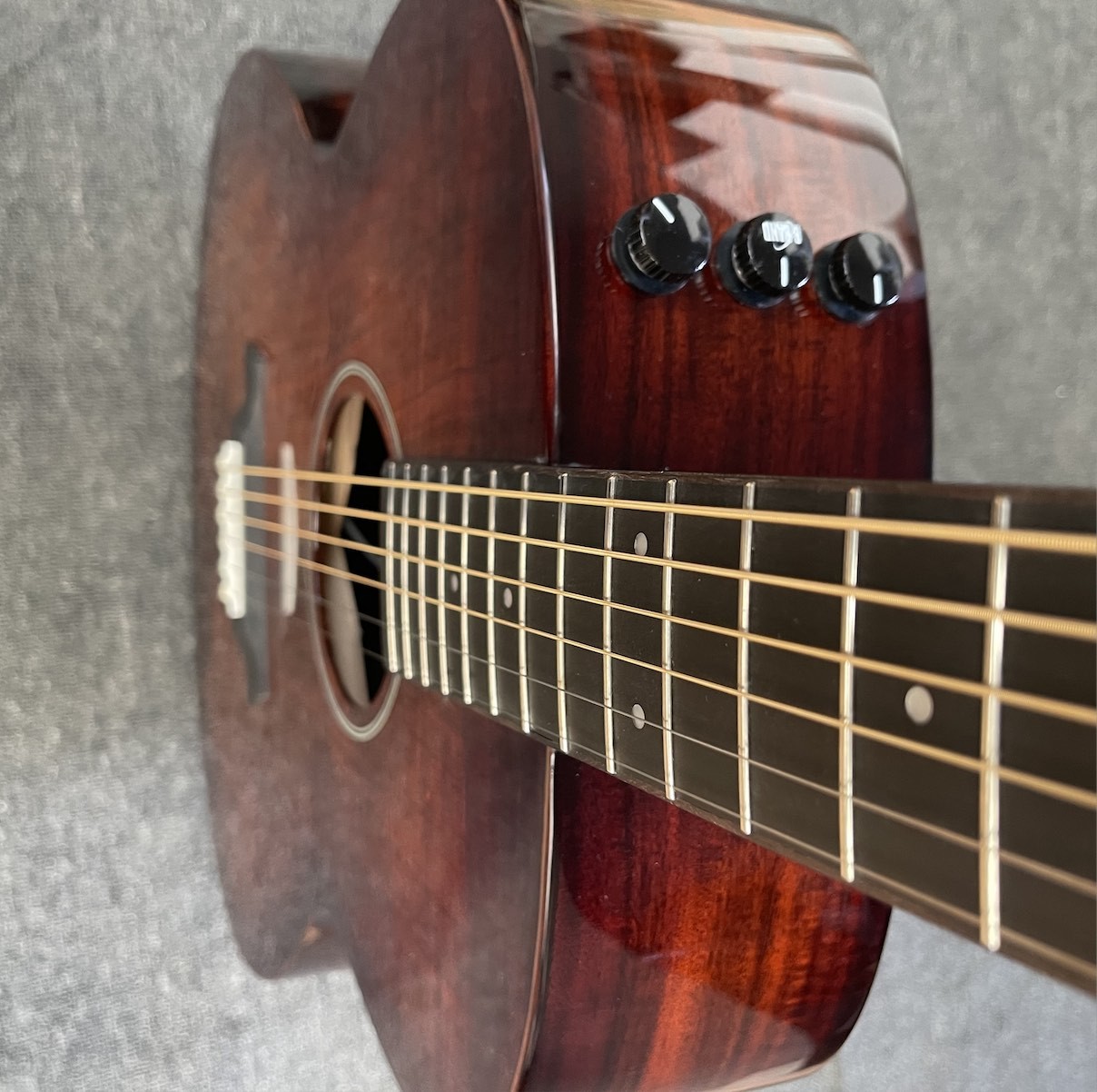 Custom 43 Inch KOA Wood Jumbo Acoustic Guitar with BB Band Electronic