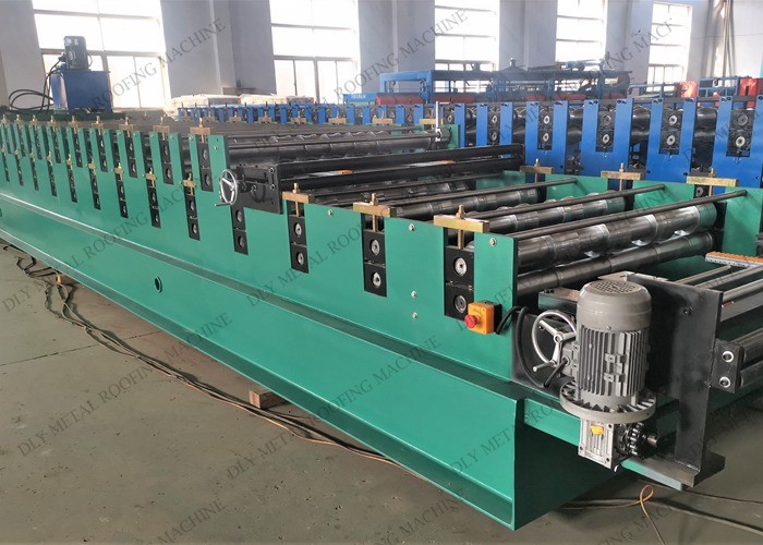 Automatic 50Hz Double Layer Forming Machine Cr12 Steel Sheet Making Machine PLC