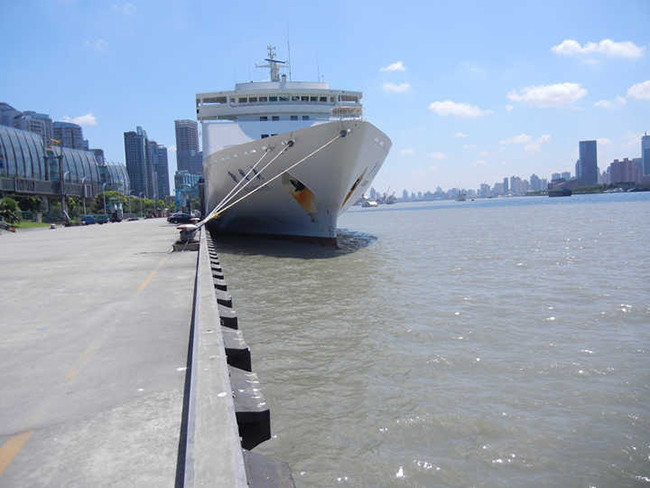 High Elongation Dock Post V Type Fender Impact Resistance