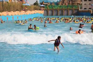 China Fashional Fiberglass Water Parks With Wave Pools Popular Cool / Water Slide on sale
