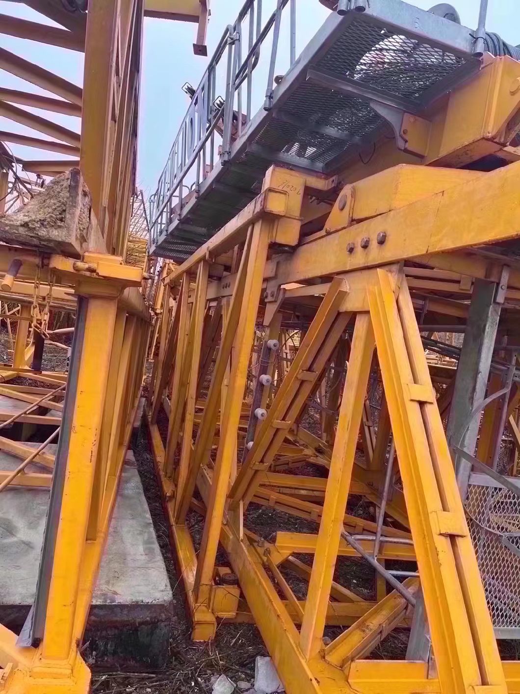 Used Zoomlion Tower Cranes for Sale, with a Jib Tip Load of 2 Tons