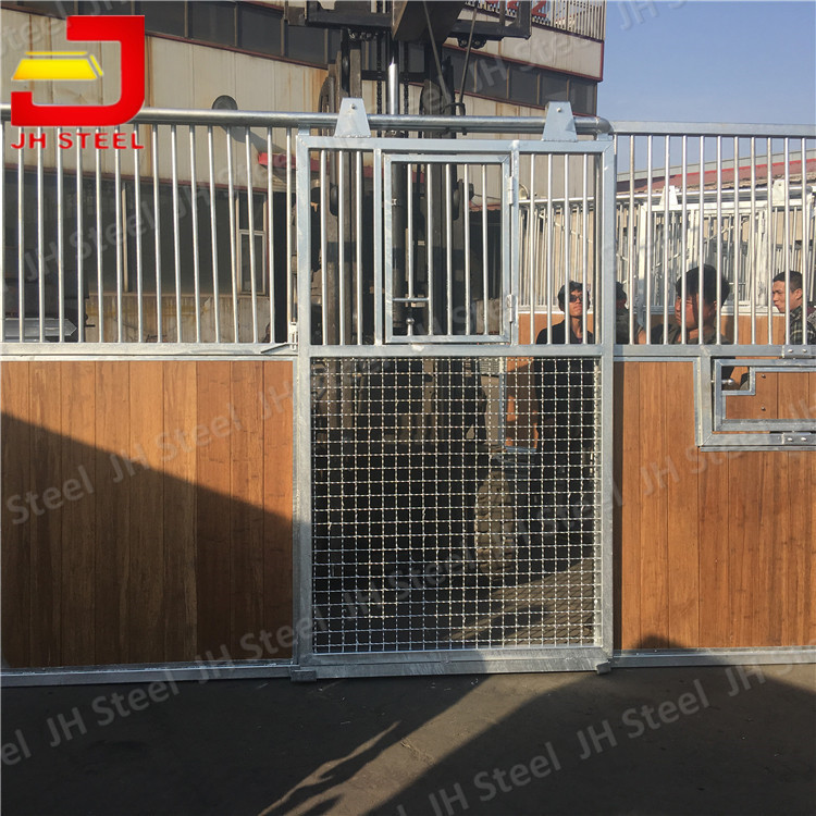 Equine Bamboo Temporary Horse Stalls Pine Carbonized Boxes Sliding Door Painted