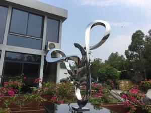 Wholesale Abstract Tall Garden Ornaments Statues Handmade Polished Metal Long Life from china suppliers