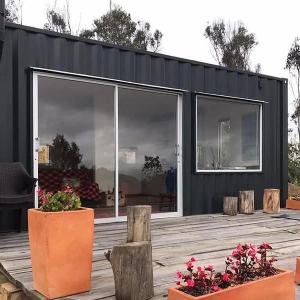 Wholesale Aluminum Alloy Windows and Modern Design Style within 20ft Luxury 2-Bedroom Prefabricated Container Resort Hotel from china suppliers