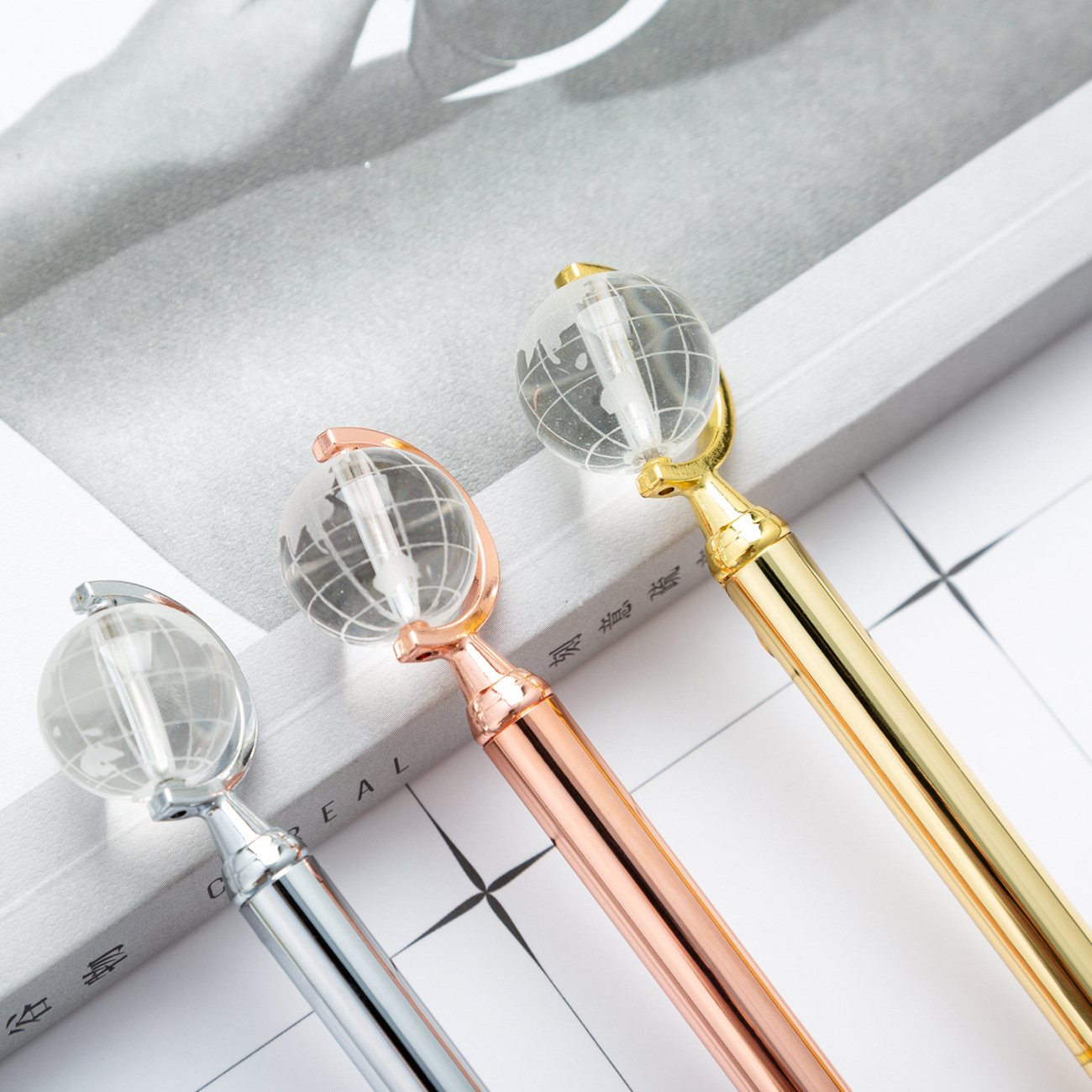 2022 Style Creative Globe Pen with Custom Metal Logo and Heat Sensitive Erasable Ink