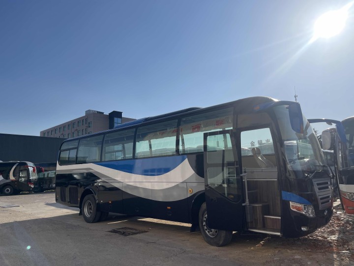 Refurbished Youtong 49 Seats Diesel Engine Coach Bus for Customer Requirements