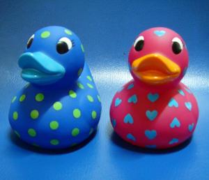 Wholesale Lovely Heart Shaped Custom Rubber Ducks Pink / Blue Color Toys Retail EN71 from china suppliers