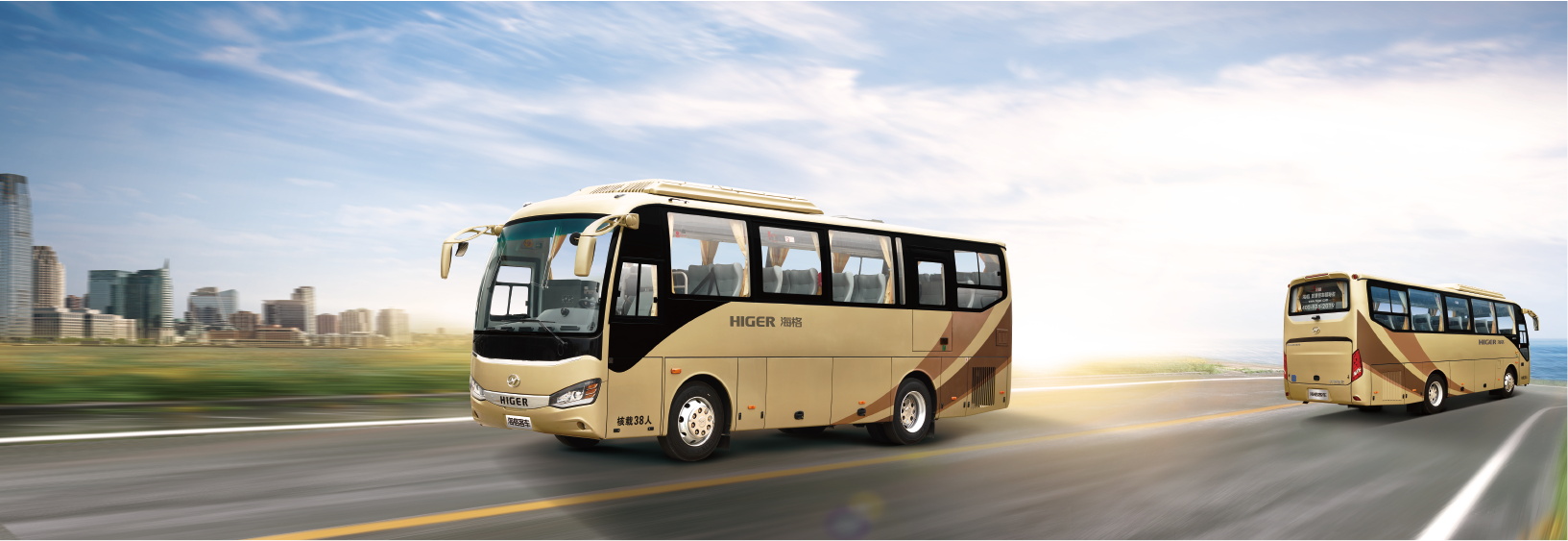 Luxury Coach Bus 35-40 Seats Diesel Fuel Type Suitable for LHD or RHD