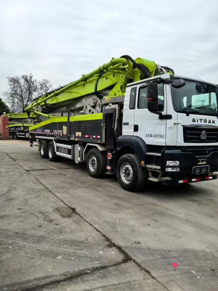 Zoomlion's 56-meter concrete pump truck is equipped with German Shandeka chassis