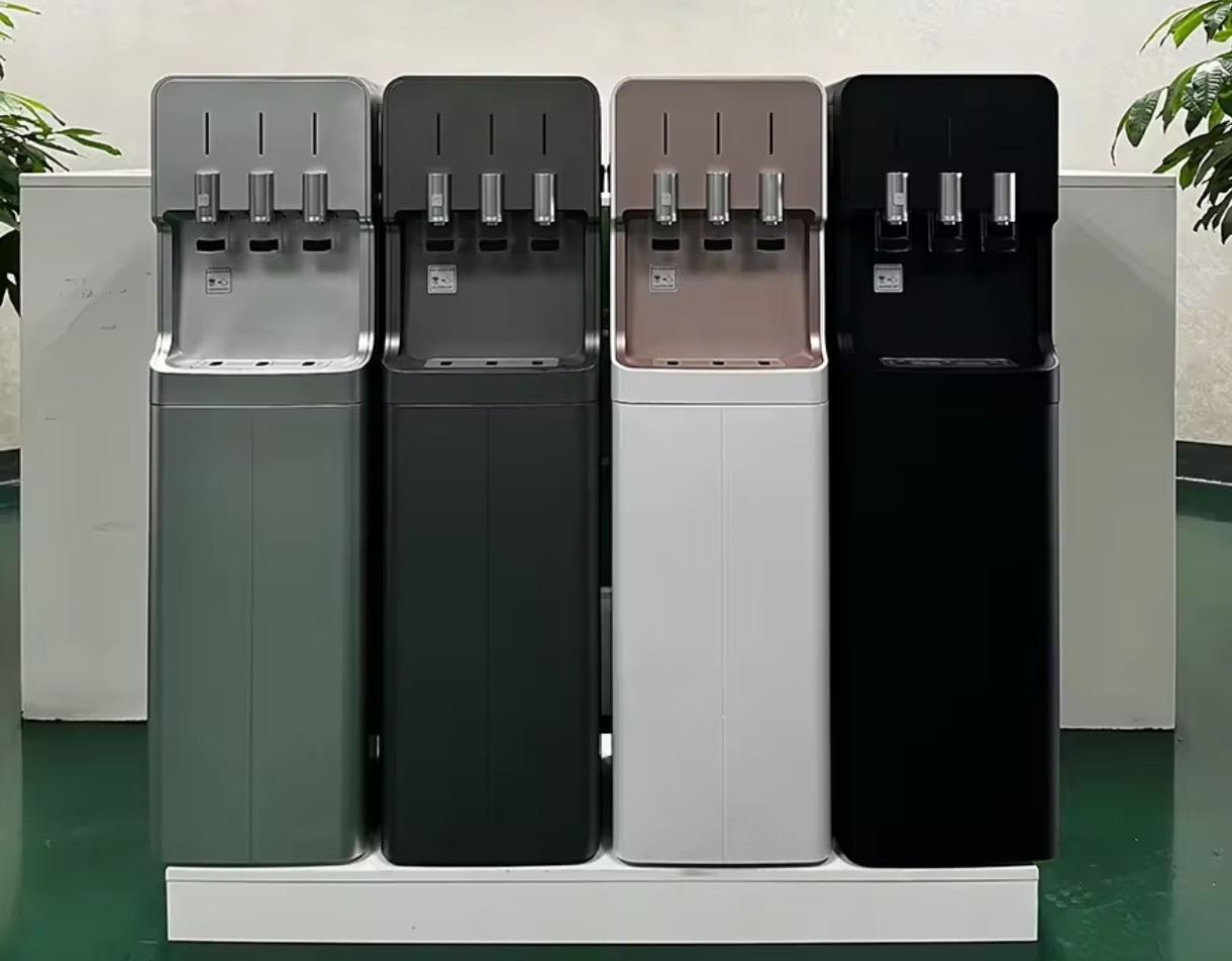 Plastic Compressor Cooling Method Free Standing Water Dispenser In Black / Silver / White