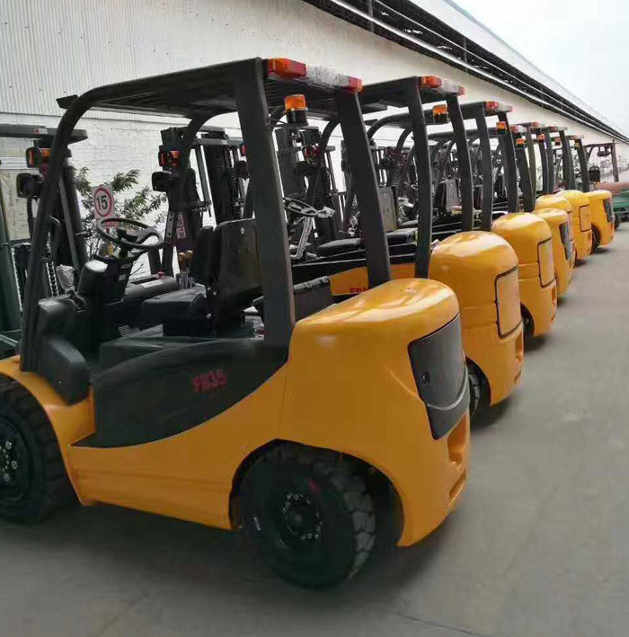 Yellow Industrial Lift Truck , Battery Powered Forklift With Two Lifting Cylinder