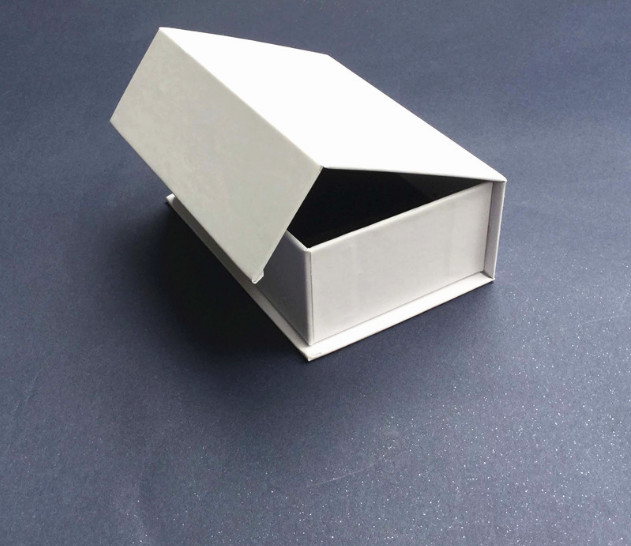 Manufacturers order white flip box, cosmetics craft flip box, jewelry packaging paper hard box