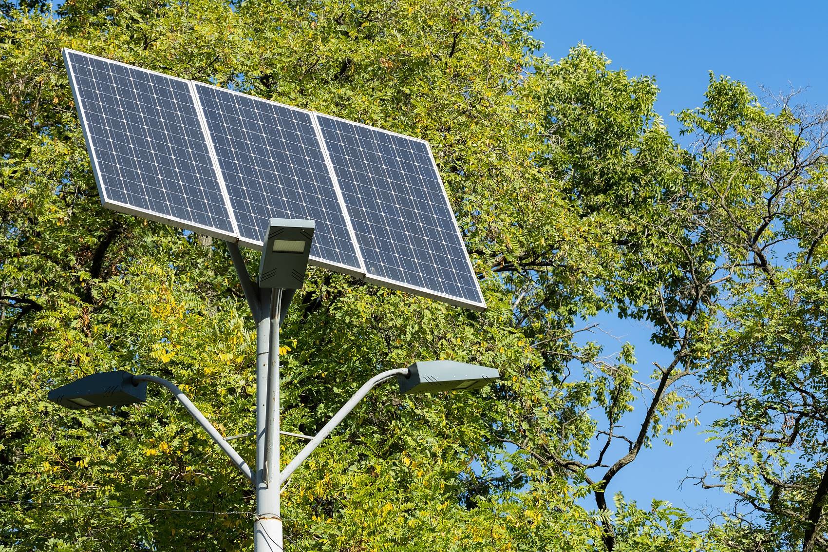 LiFePO4 12V 100Ah Solar Street Light Lithium Battery BMS MPPT All In One