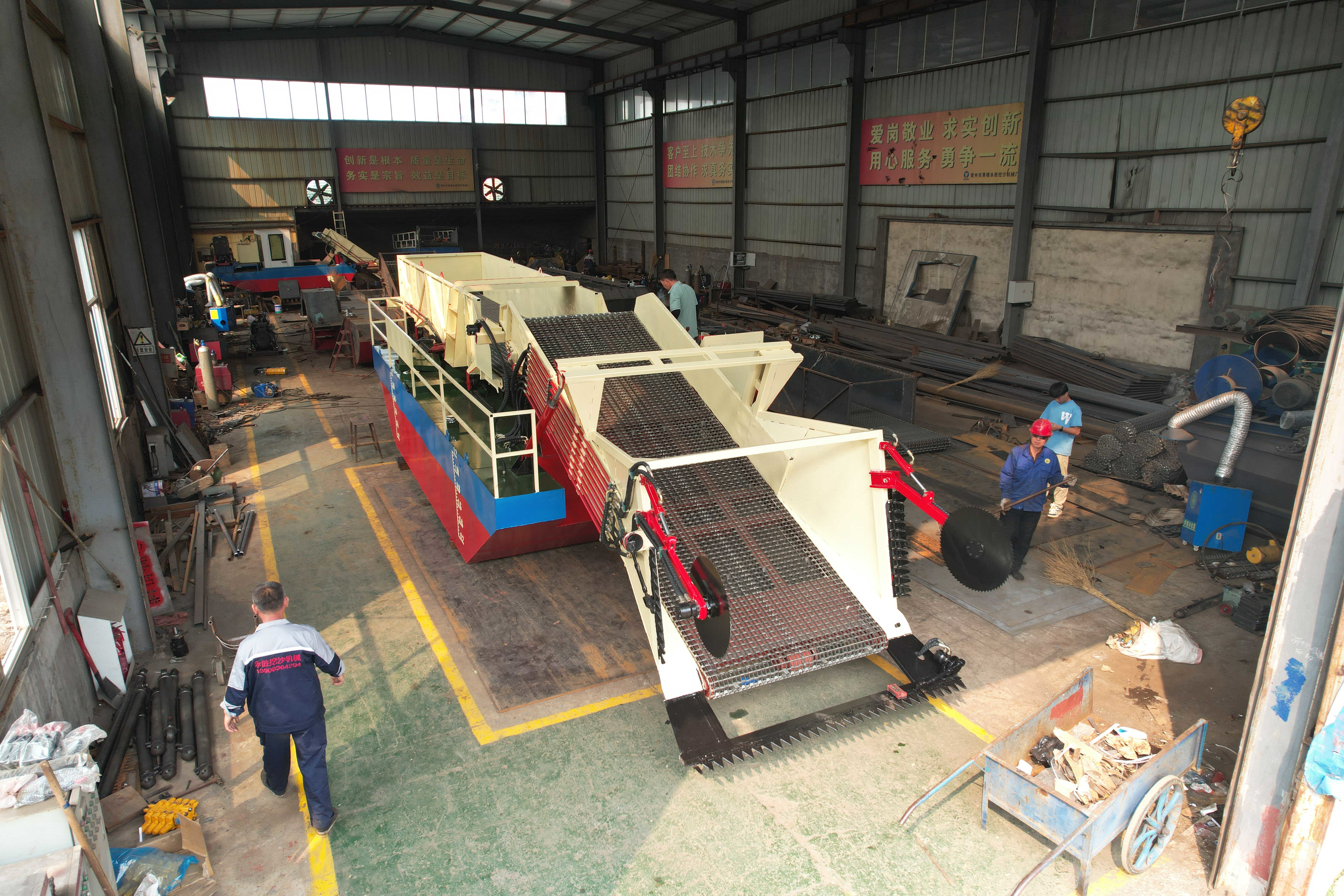24 m3/h Hydraulic Water Hyacinth Harvester Machine / Aquatic Weed Harvester With Diesel Engine