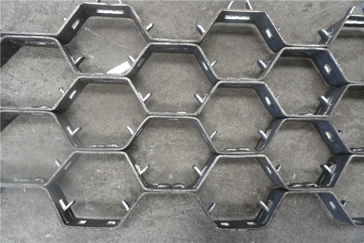 Sample Available Stainless Steel Or Low Carbon Material Hexmesh Refractory For Refractory Matter