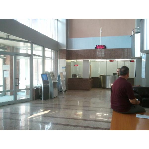 Automatic Queuing Management System Ticket Kiosk Machine with LCD Counter Display