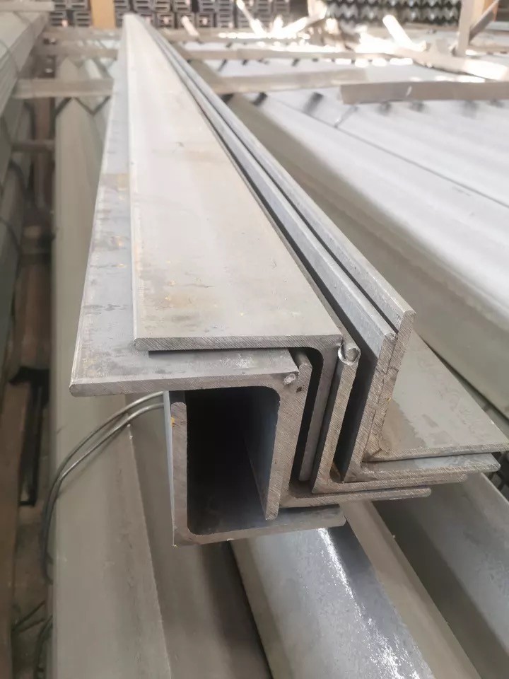 L Shaped Mild Steel Angle Iron Suppliers ASTM A36 A53 Q235 Q345 3mm-24mm